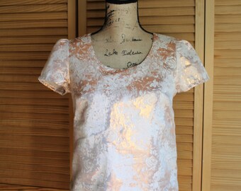 Vintage. Peach/coral/rose gold/metallic/floral/silk top. Blue Rain. USA. Size small. 1980s. Gorgeous top!