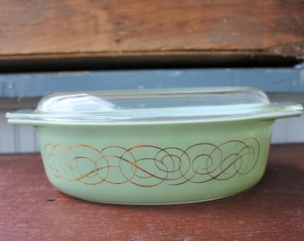 Pyrex’s Green Scroll or Golden Scroll Pattern. Rare Pyrex 1960's Olive Green Oval Casserole Dish with lif. 1 1/2 QT # 22