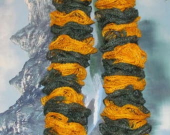 40480 Hand knit ruffle scarf team spirit green / gold 51"
