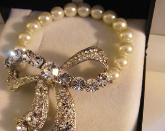 Lovely Diamante & Pearl Bracelet
