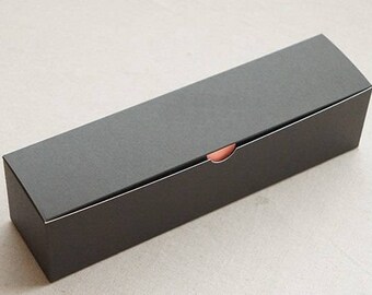 5 Macaron boxes in Black (hold 8-10 )