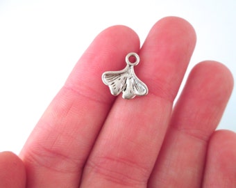 25 Silver ginko leaf charms, D33