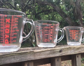 Set of 4 Vintage Pyrex Measurin Cups