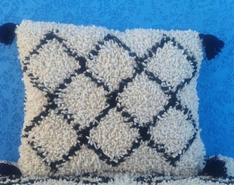 Gorgeous Decorative beni ouarain Cushion , new handmade
