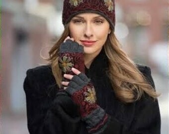Alpaca Hat and Gauntlet set