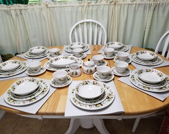 Royal Doulton Miramont Pattern - 8 Six Piece Place Settings