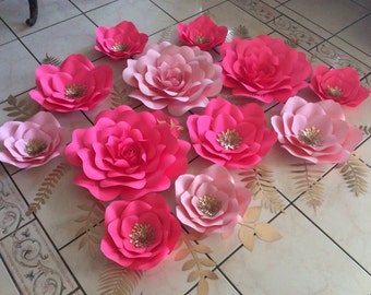 Set of 12 paper flowers