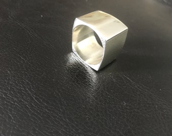 Silver Ring 925 Square weight 16.36 grams measure 7.5