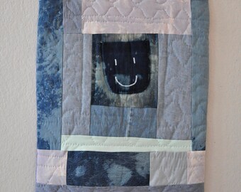 Patchwork quilt Wallrug with smiling face