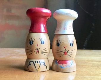 Salty Peppy, 50s Salt and Pepper Shakers, Retro Kitchen, Mid Century Kitchen, Collectible Kitchen Items, Vintage Salt and Pepper Shakers,