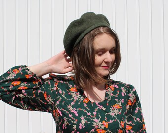Vintage 90's Dark Moss Green Wool Beret