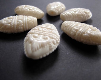 The Tjokorda Carved Bone Bead 27mm