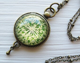 Grass Green Queen Annes Lace Vintage Inspired Necklace
