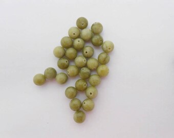 10 green jade marbled 8 mm beads. (9074675)