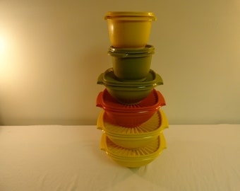 Set Of 6 Vintage Tupperware Bowls With Lids