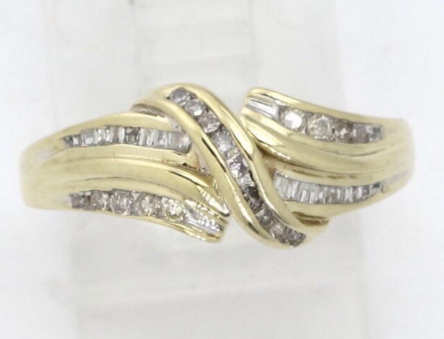 Vintage JWBR 10k yellow gold diamond bow ring / size 6.5