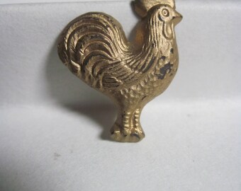 VINTAGE 1940's WONDERFUL Realistic Gold Rooster Button..#1468