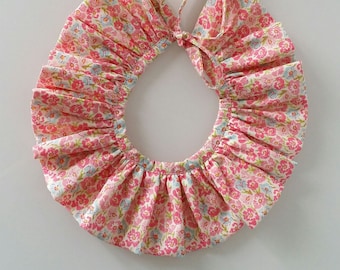 Flowery pierrot neck with pretty bow (removable)