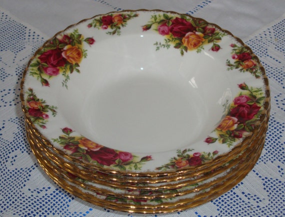 Rare ROYAL ALBERT Old Country Roses Rimmed Soup Plate Bowl Rare ROYAL ALBERT Old Country Roses Rimmed Soup Plate Bowl