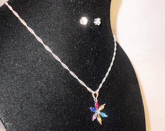 A Multi-Color Rhinestone Flower Pendant Necklace*****.