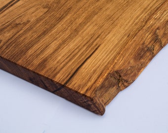 Eichebrett with filled cracks