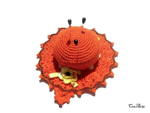 Fiori Gialli Uncinetto.Orange Crochet Hat Pincushion With Yellow Flowers Cappellino