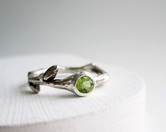 Bague en argent brindille avec Peridot 4mm, direction de la bague en argent