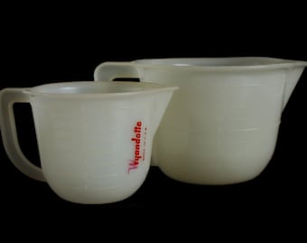 Plastic Measuring Cup 2 Cups 16 oz Pitcher Lustro-Ware Stock No L-9 Made in USA, or 1 Cup 8 oz Measure Wyandotte, White Vintage 1960s