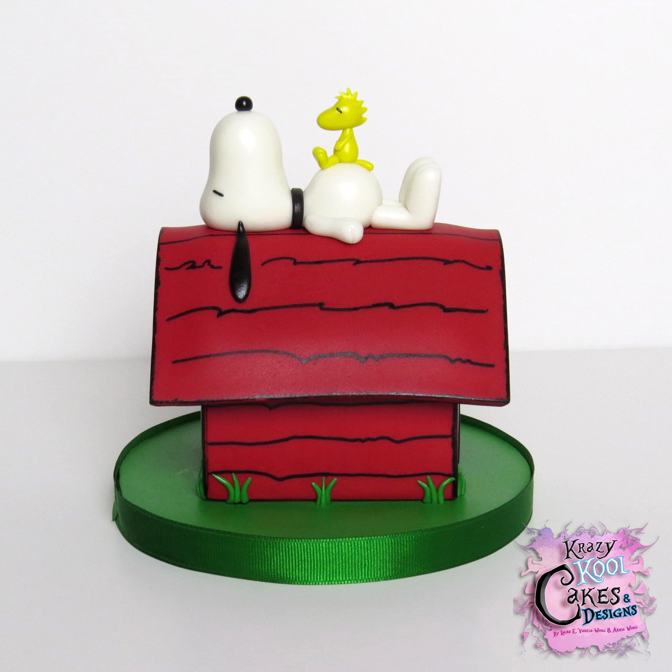 Snoopy Dog House Cake Topper PEANUTS Cake Topper With