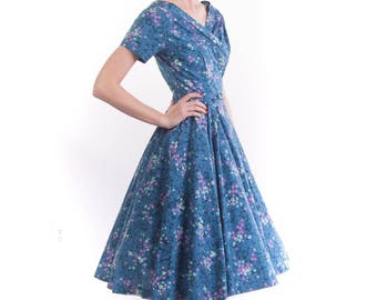1950's Floral Cotton Garden Party Tea Dress/ 50's Full Skirt Gathering Dress