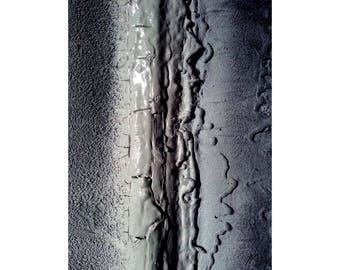 Painting acrylic dripping and white cracks