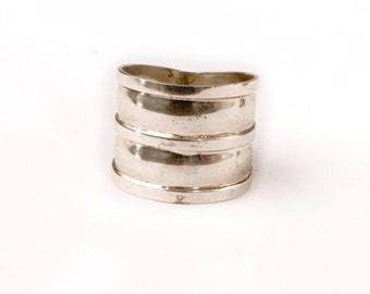 Vintage Bali Silver ring. Wide band.