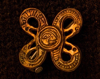 Small 4 head brooch - X-43