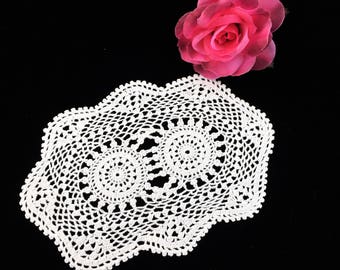 Crocheted Lace Doily. Small Vintage Oval Doily. Vintage Crochet Lace Doily. Antique Linen White Lace Doily. White Crochet Doily RBT2966