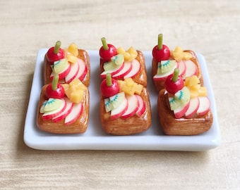 Miniature Bakery in ceramic tray,Miniature Bakery,Miniature Sweet,Miniature Bread,Miniature Strawberry,Miniature Food,Dollhouse Fruit