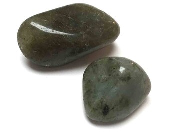 Tumbled Labradorite. Silver Grey Green. Reiki Stone. Gemstone. Undrilled. Wire Wrapping Stone. Matrix Stone. 21mm - 35mm. One (1)