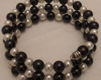 Black and White Round Glass Pearls Memory Wire Bracelet