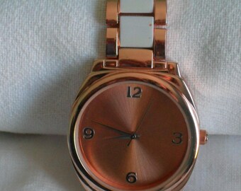 Super thin watch pink dial