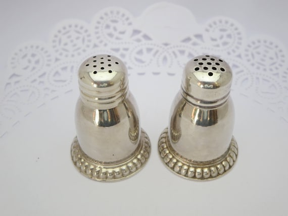 SALT & PEPPER SHAKERS Silverware Dressing table Birks SALT & PEPPER SHAKERS Silverware Dressing table Birks