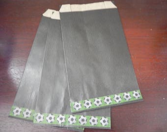 FOOTMANIA: 20 12 x 20 black kraft pockets decorated with masking tape soccer balls