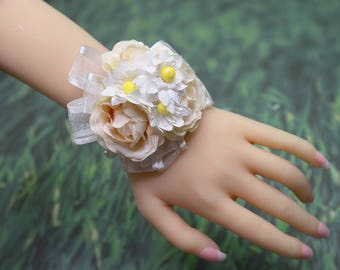 Wedding Corsage, Wrist Corsage with Pearls and Flowers, Wedding Wristlet, Bride Bridesmaids Corsage Gift, Bridal Prom Flower Bracelet YQL013