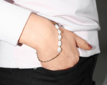 White Pearl bracelet Dainty bracelet Gold bracelet Everyday bracelet Bar bracelet Freshwater pearl jewellery Sister Gift for girlfriend