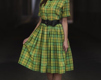 Vintage Green Plaid Day Dress (Size Medium/Large)