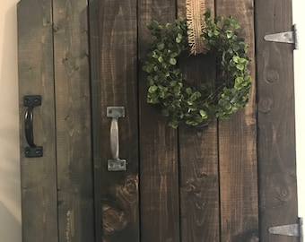 barn door decor, farmhouse decor, rustic barndoor, rustic decor,
