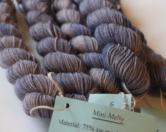 Handdyed Hopeasäie Mini-MeNy, Outsider 175