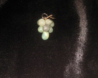 Vintage jade-type pendant; lovely grapes design with a gold leaf at the top