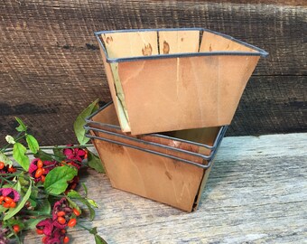 Vintage Split Wood Strawberry Baskets/Set of Four/Metal Rim/Farmhouse Decor/Harvest