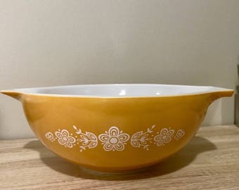 Pyrex Butterfly Gold 444 Cinderella Bowl