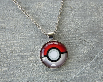 Pokemon: pokeball necklace