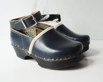 Blue/Ivory 60s/70s Vintage Childrens Clogs With Ankle Straps // Leather // Size 21/22 // Hala Clogs